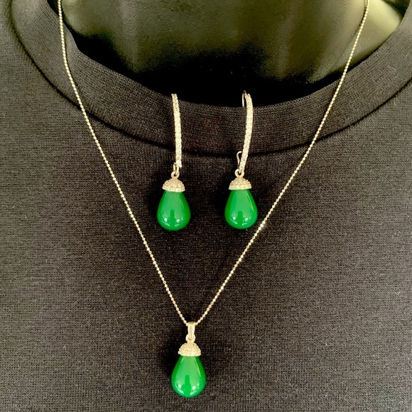 Sterling silver & green gem stone drop-back earrings & pendant necklace 3 pc set - Picture 2 of 7